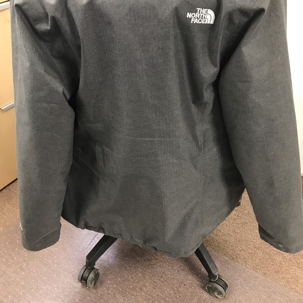 NORTH FACE WINTER JACKET - Picture 2 of 8